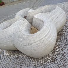 Kamenná plastika na západní terase Kongresového centra