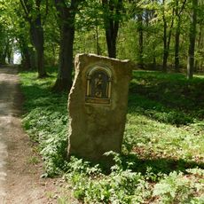 Reliéf svatého Jana Nepomuckého na Cestě českých svatých u Petrohradu