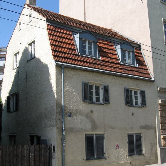 Kleinhaus mit Mansardsatteldach