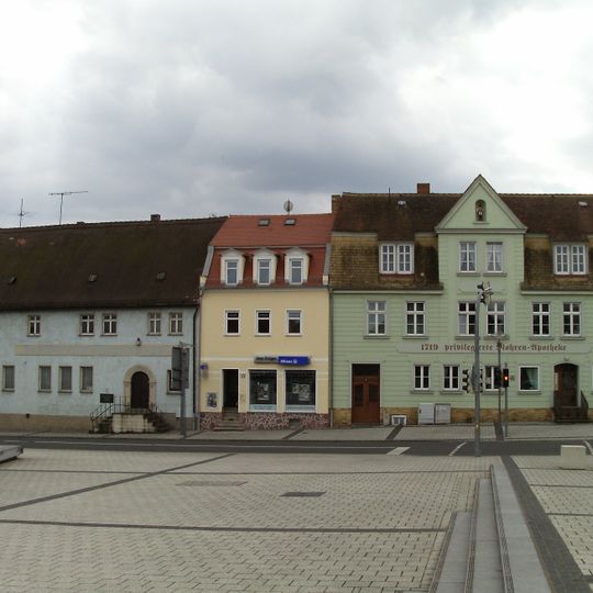 Wohnhaus in geschlossener Bebauung, sowie Toreinfahrt an der Mühlstraße Markt 14