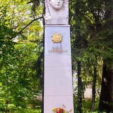 Памятник-бюст Ольге Тихомировой, героине-партизанке (Йошкар-Ола)