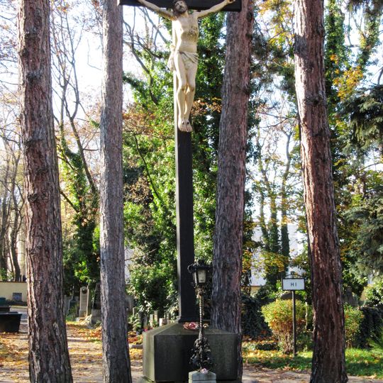 Centrální kříž na hřbitově Malvazinky
