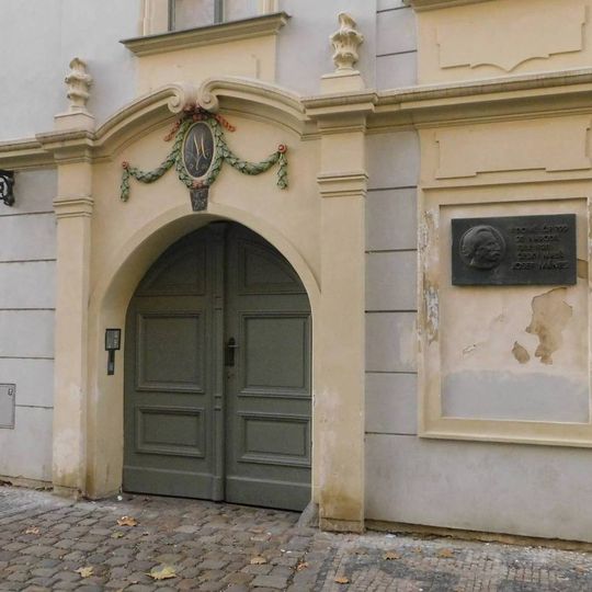 Pamětní deska Josefa Mánesa na domě U obecního dvora 799/7 v Praze