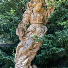 Socha před tvrzí v Třebotově