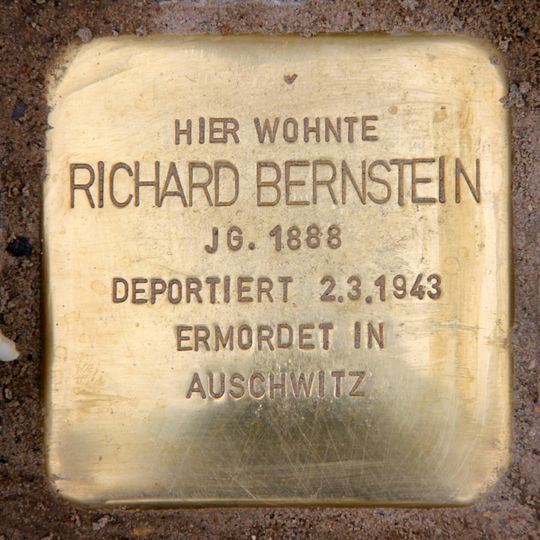 Stolperstein en memoria de Richard Bernstein