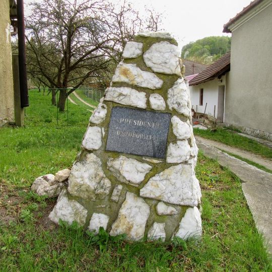 Pomník T. G. Masaryka ve Vojtěchově na návsi