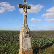 Kříž u silnice východně od Pulkova