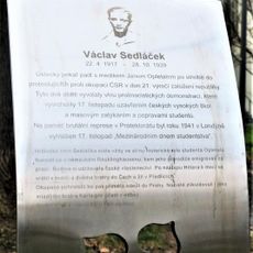 Pomník Václava Sedláčka v kampusu univerzity v Ústí nad Labem