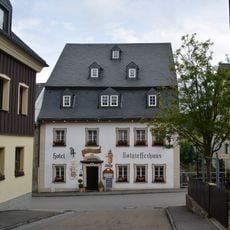 Wohnhaus (ursprünglich Gießerei) in halboffener Bebauung Böhmische Straße 8