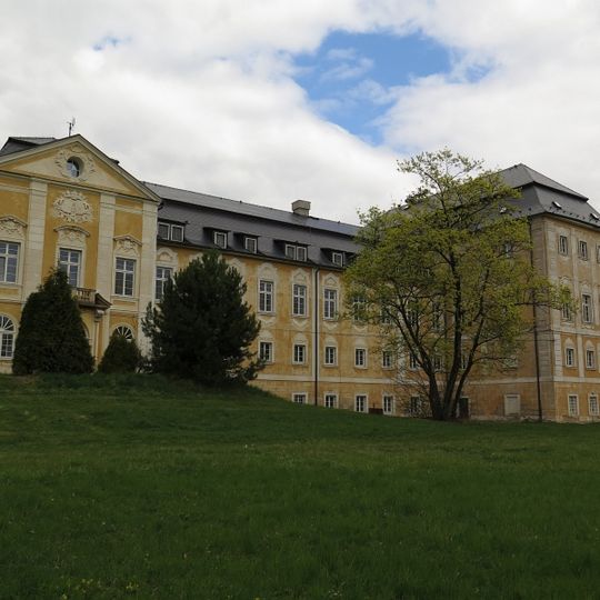 Dlažkovice Castle