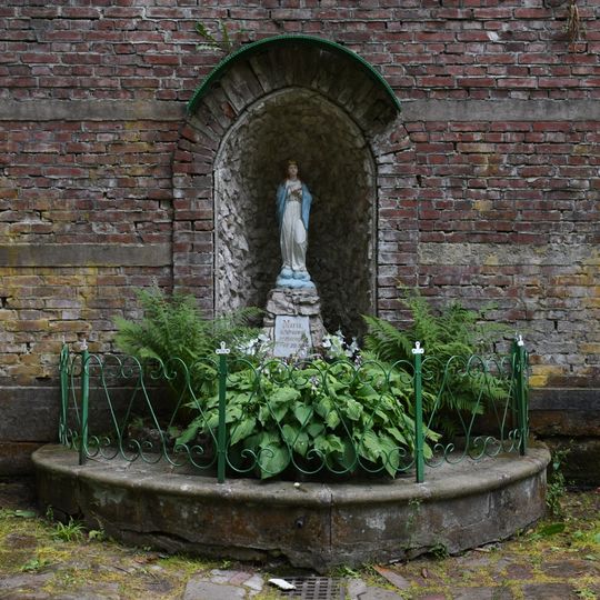 Spring with statue of Virgin Mary