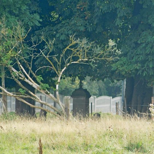 Kříž u zaniklé cesty ve východní části Vysoké