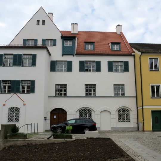 Ehemaliges Wohnhaus mit Werkstatt, jetzt Katholisches Pfarramt St. Georg