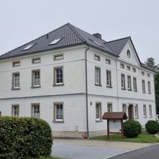 Wohnhaus und drei Seitengebäude eines Vierseithofes Zischkowitz 2