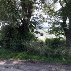 Kříž jihovýchodně od Cetorazi