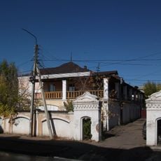 Жилой дом с торговой лавкой (Улан-Удэ)