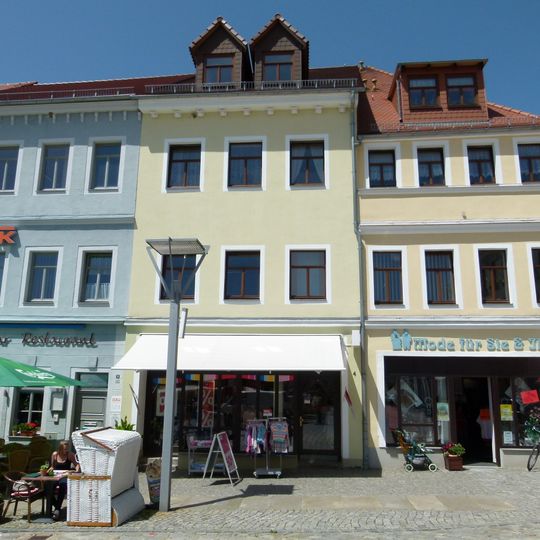 Wohnhaus in geschlossener Bebauung, mit Gaststätte Altmarkt 3