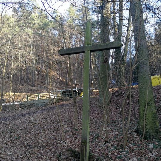 Kříž u jezu ve Lštění