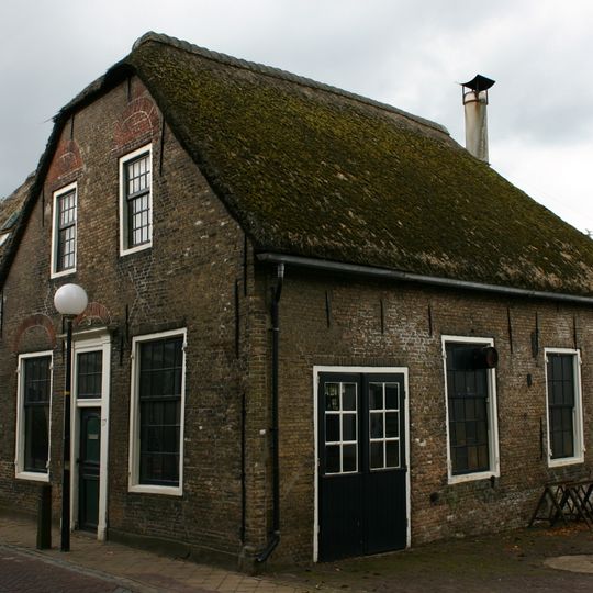 Boerderij onder rieten wolfdak