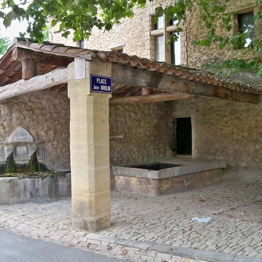 Fontaine Place Jean Moulin de Puyvert