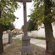 Kříž ve východní části vsi