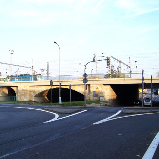 Železniční most přes Jílovský potok a přilehlé komunikace v Děčíně