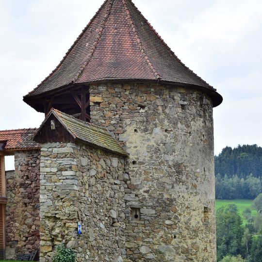 Eckturm und Mauerstück