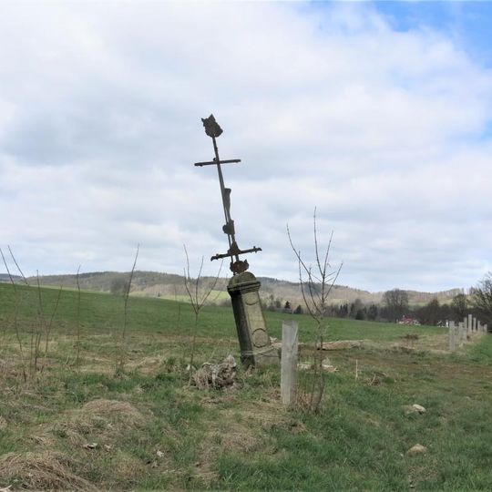 Kříž u silnice severně od Lobendavy