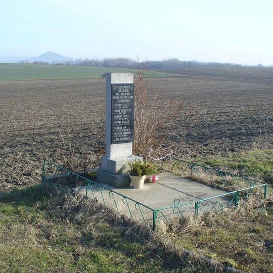Pomník padlým v květnu 1945 u silnice z Pátku do Stradonic
