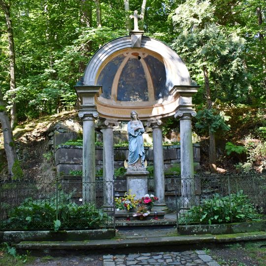 Socha Panny Marie na Křížové hoře v Jiřetíně pod Jedlovou