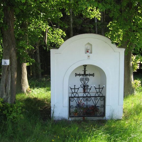 Kaplička u silnice jižně od Rašovic