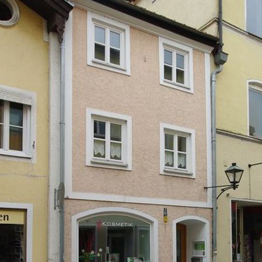 Wohn- und Geschäftshaus