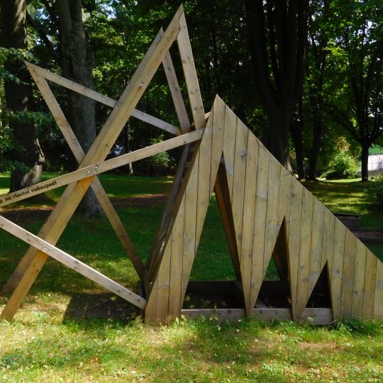 Sculpture in Na Bojišti park