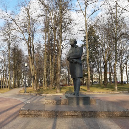 Maksim Bogdanovich haykali