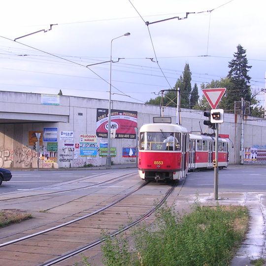 Tram bridge over U kempinku street