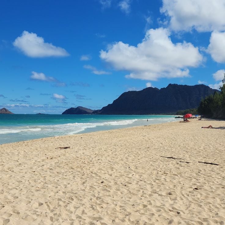 Bellows Field Beach Park