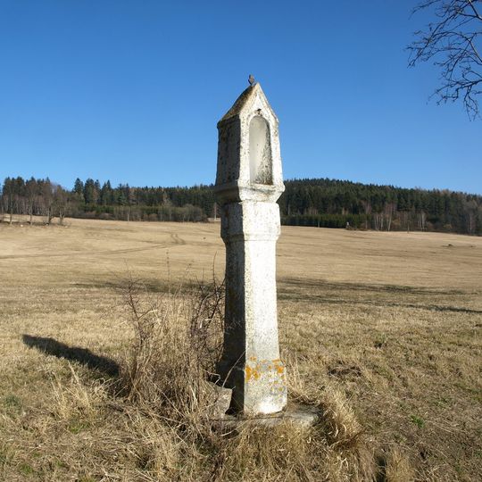 Boží muka u silnice mezi Nespicemi a Mířeticemi