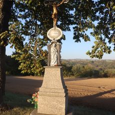 Kříž u silnice severně od Přibyslavic