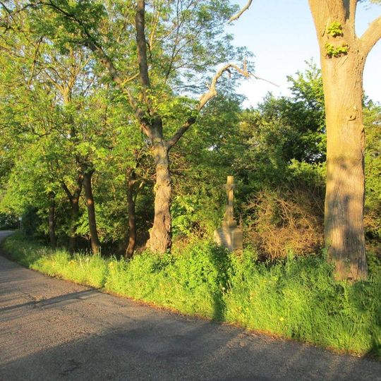 Kříž nad Všehrdy v zatáčce