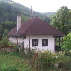 Ľudový dom s hospodár. časťou