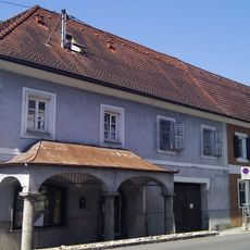 Wohn- und Geschäftshaus