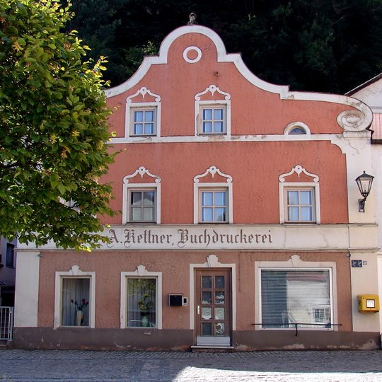 Wohn- und Geschäftshaus