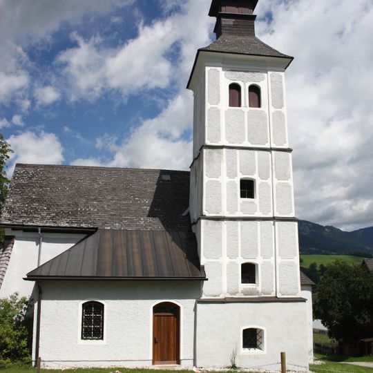 Kath. Filialkirche hl. Michael mit ehem. Friedhofsfläche