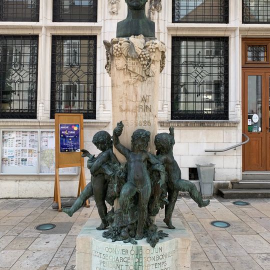 Monument à Brillat-Savarin