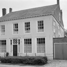 Fors pand met rechte gevel