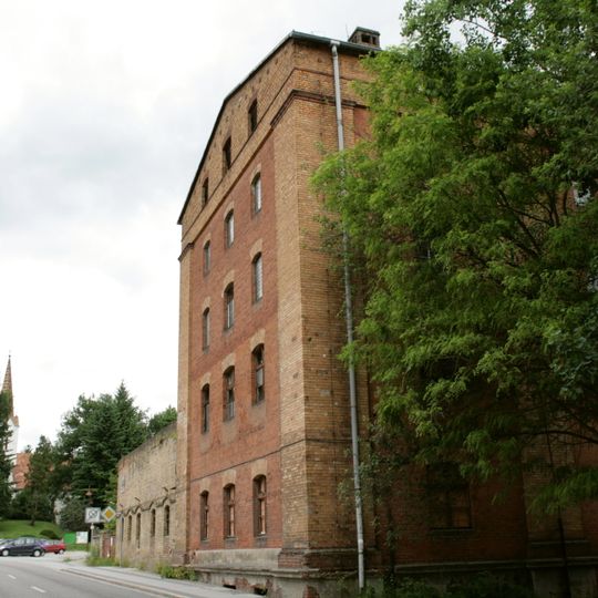 Reste eines klassizistischen Gasthofes, daran angebaut Brauerei Berliner Straße 22