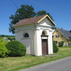 Kaplička u silnice ve středu Moravského Kočova