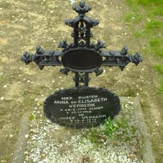 R.K. Kerkhof Sambeek: grafkruis A. + E. en J. Verberk