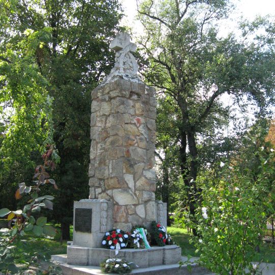 Maďarská škola G. Czuczora, pomník