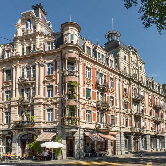 Wohn- und Geschäftshaus